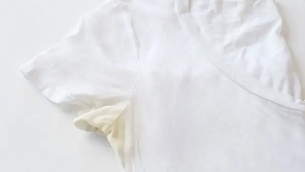 Quần Áo Giặt Bị Ố Vàng